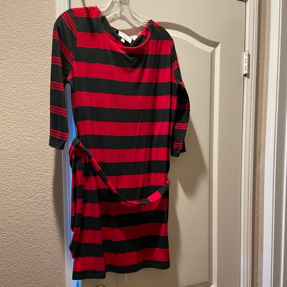 Red black long sleeve dress